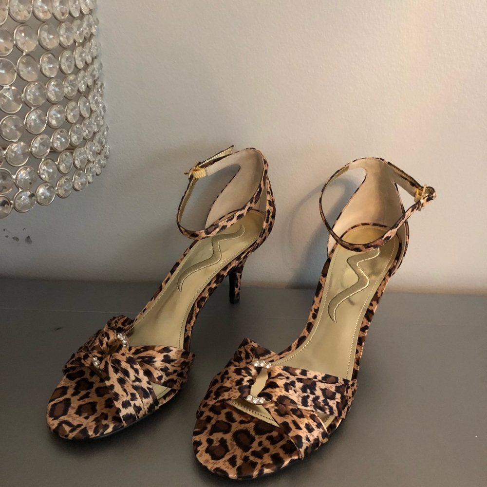 Nina leopard rhinestone heels, size 7, NEW!